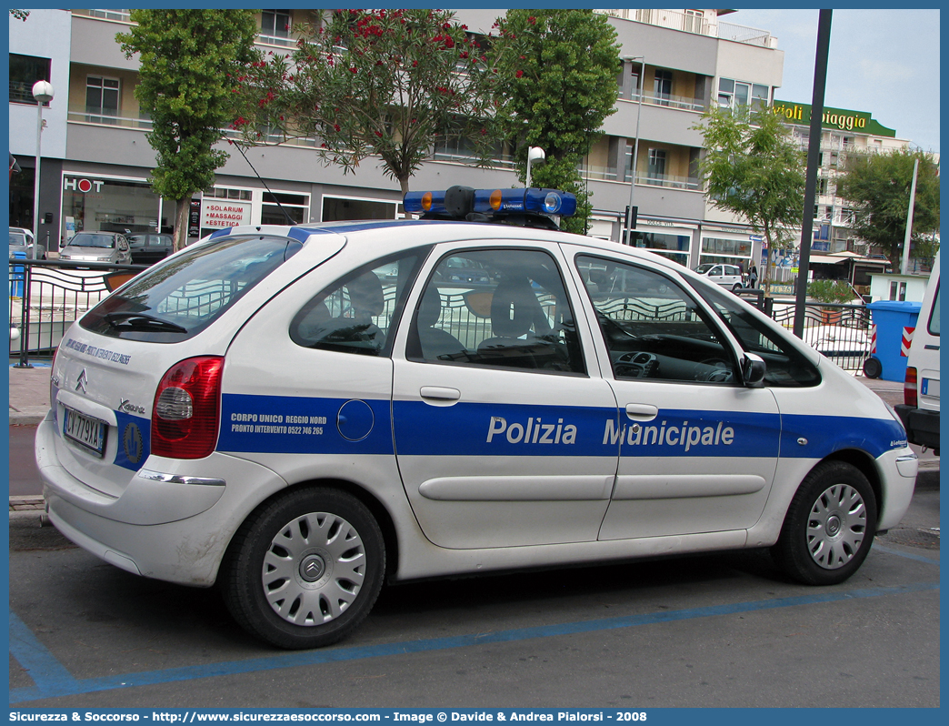 -
Polizia Municipale
Corpo Unico Reggio Nord
Citroen Xsara Picasso
Allestitore Bertazzoni S.r.l.
Parole chiave: Polizia;Locale;Municipale;Reggio Nord;Campagnola Emilia;Correggio;Fabbrico;Rio Saliceto;Rolo;San Martino in Rio;Citroen;Xsara;Picasso;Bertazzoni