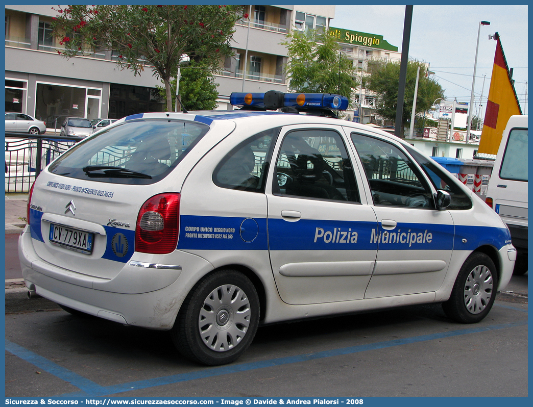 -
Polizia Municipale
Corpo Unico Reggio Nord
Citroen Xsara Picasso
Allestitore Bertazzoni S.r.l.
Parole chiave: Polizia;Locale;Municipale;Reggio Nord;Campagnola Emilia;Correggio;Fabbrico;Rio Saliceto;Rolo;San Martino in Rio;Citroen;Xsara;Picasso;Bertazzoni