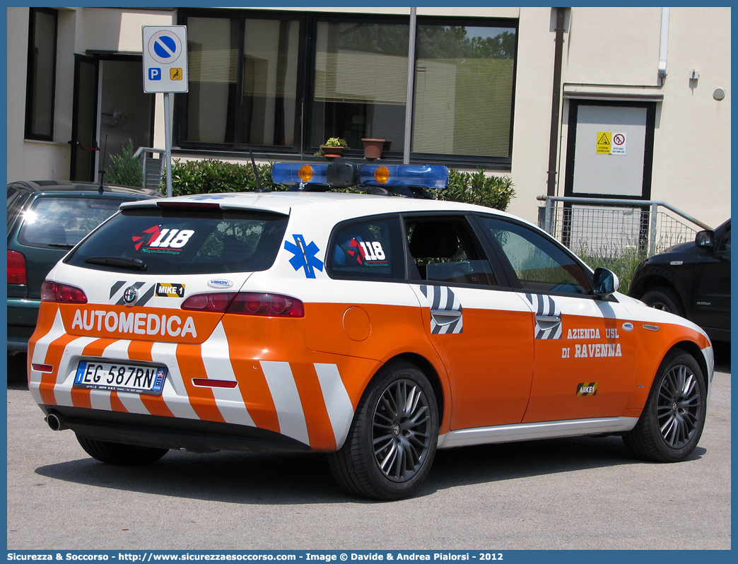 MIKE 01
118 Romagna Soccorso
Ambito Territoriale di Ravenna
Alfa Romeo 159 Sportwagon
Allestitore Vision S.r.l.
(II variante)
Parole chiave: Alfa Romeo;159;Sportwagon;118;Romagna;Ravenna;Soccorso;Automedica;Automedicalizzata;Auto Medica;Auto Medicalizzata;Vision