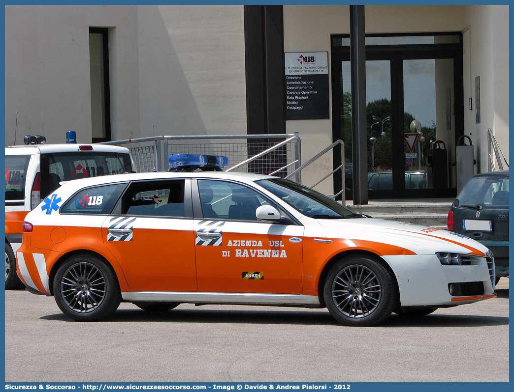 MIKE 01
118 Romagna Soccorso
Ambito Territoriale di Ravenna
Alfa Romeo 159 Sportwagon
Allestitore Vision S.r.l.
(II variante)
Parole chiave: Alfa Romeo;159;Sportwagon;118;Romagna;Ravenna;Soccorso;Automedica;Automedicalizzata;Auto Medica;Auto Medicalizzata;Vision