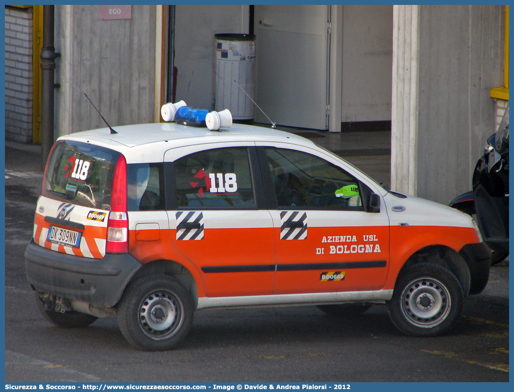 BO 0669
118 Bologna Soccorso
Fiat Nuova Panda 4x4 I serie
Allestitore Vision S.r.l.
Parole chiave: 118;Bologna;Soccorso;Automedica;Automedicalizzata;Auto Medica;Auto Medicalizzata;Fiat;Nuova Panda;Vision