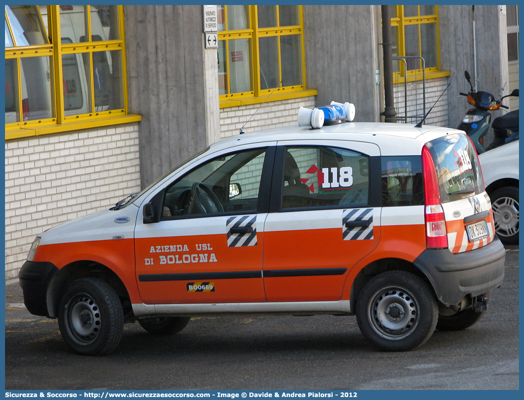 BO 0669
118 Bologna Soccorso
Fiat Nuova Panda 4x4 I serie
Allestitore Vision S.r.l.
Parole chiave: 118;Bologna;Soccorso;Automedica;Automedicalizzata;Auto Medica;Auto Medicalizzata;Fiat;Nuova Panda;Vision