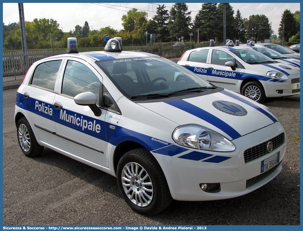 Polizia Locale YA350AB
Polizia Municipale
Unione Comuni Valle del Samoggia
Fiat Grande Punto
Allestitore Bertazzoni S.r.l.
Parole chiave: Polizia;Locale;Municipale;Valle del Samoggia;Bazzano;Castello di Serravalle;Crespellano;Monteveglio;Savigno;Fiat;Grande Punto;Bertazzoni;YA350AB;YA 350 AB