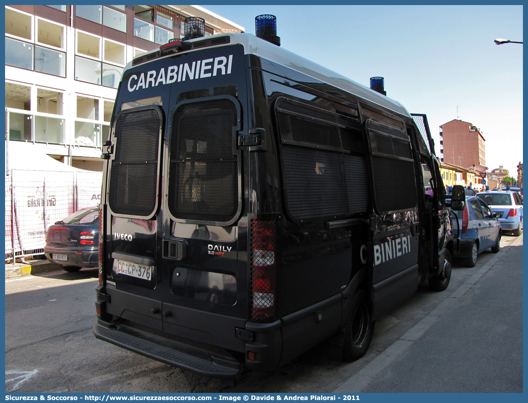 CC CP376
Arma dei Carabinieri
Battaglioni Mobili
Iveco Daily 50C18 IV serie
Parole chiave: CC;C.C.;Arma;Carabinieri;Battaglioni;Mobili;Battaglione;Mobile;Iveco;Daily;50C18;Blindato;Ordine;Pubblico