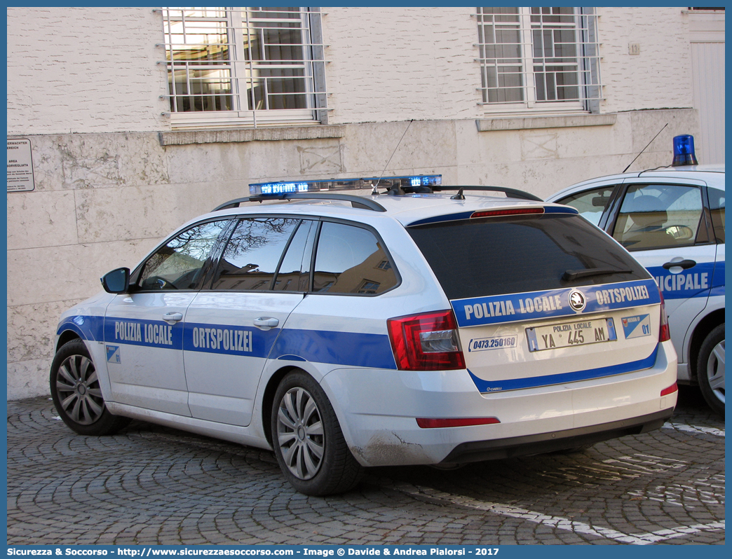 Polizia Locale YA445AM
Polizia Locale
Comune di Merano
Skoda Octavia Wagon IV serie
Allestitore Ciabilli S.r.l.
Parole chiave: Polizia;Locale;Municipale;Merano;Skoda;Octavia;Station;Wagon;SW;S.W.;Ciabilli;YA445AM;YA 445 AM