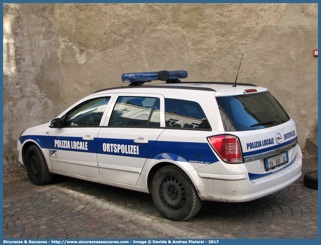 Polizia Locale YA800AC
Polizia Locale
Comune di Merano
Opel Astra Station Wagon III serie
Parole chiave: Polizia;Locale;Municipale;Merano;Opel;Astra;Station;Wagon;SW;S.W.;YA800AC;YA 800 AC