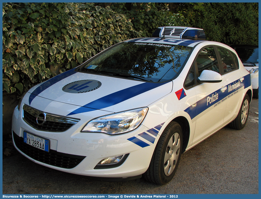 Polizia Locale YA283AA
Polizia Municipale
Comune di Comacchio
Opel Astra IV serie
Parole chiave: Polizia;Municipale;Locale;Comacchio;Opel;Astra;YA283AA;YA 283 AA