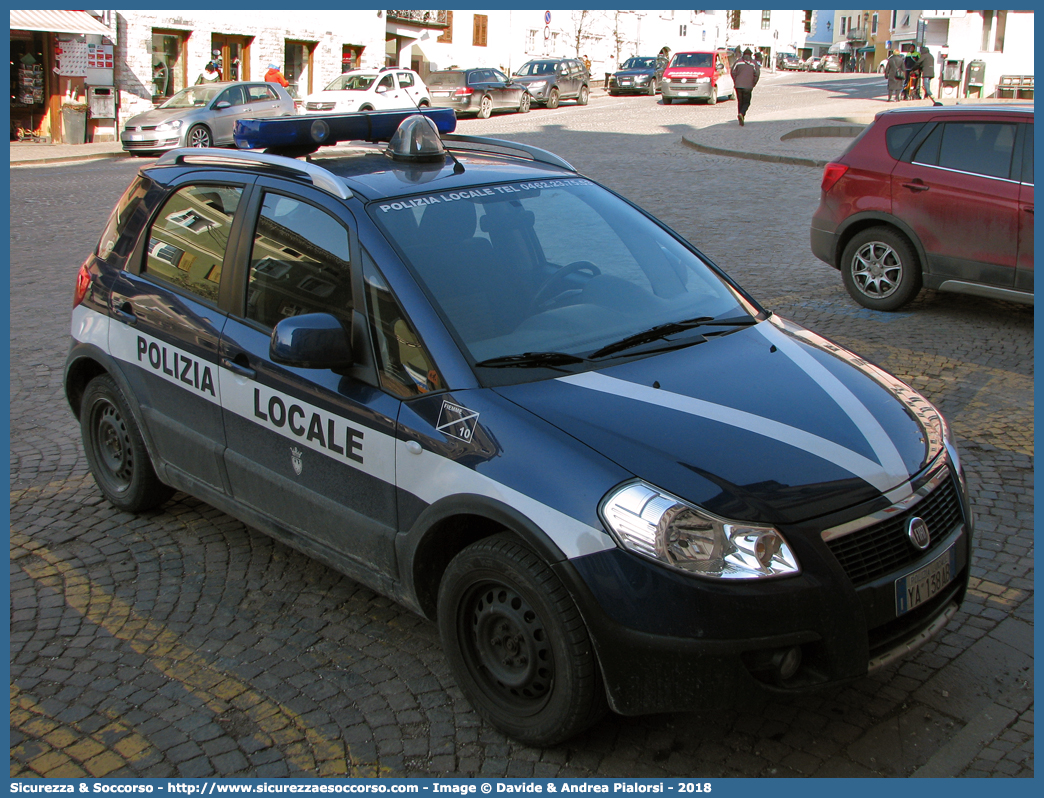 Polizia Locale YA138AB
Polizia Locale
Corpo Intercomunale Fiemme
Fiat Sedici I serie
Allestitore Bertazzoni S.r.l.
Parole chiave: PL;P.L.;PM;P.M.;Polizia;Locale;Municipale;Fiemme;Castello Molina di Fiemme;Carano;Cavalese;Daiano;Panchià;Panchia;Tesero;Varena;Fiat;Sedici;Bertazzoni