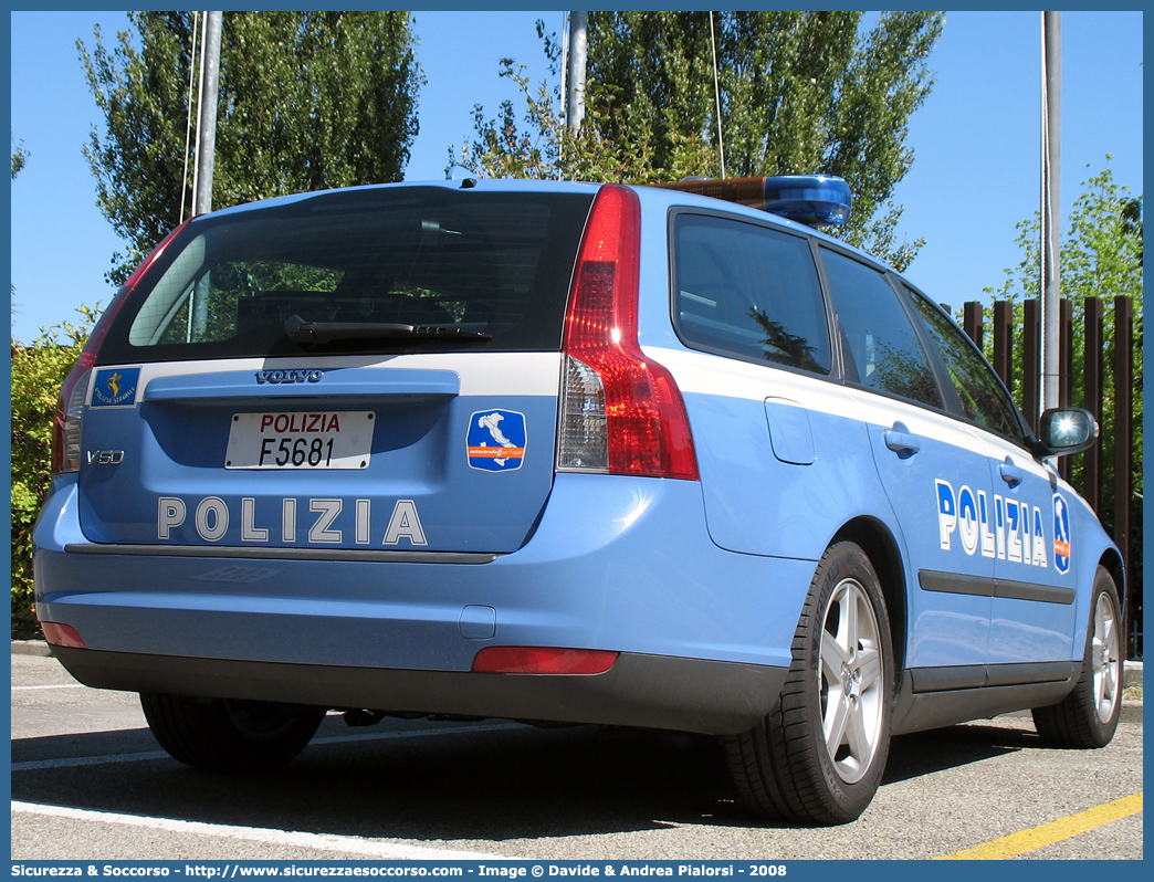 Polizia F5681
Polizia di Stato
Polizia Stradale
Autostrade per l'Italia S.p.A.
Volvo V50 II serie
Allestitore Focaccia Group S.r.l.
Parole chiave: Polizia di Stato;Polizia Stradale;Autostrade per l&#039;Italia S.p.A.;Autostrade S.p.A.;Autostrade;Italia;Volvo;V50;V 50;Focaccia