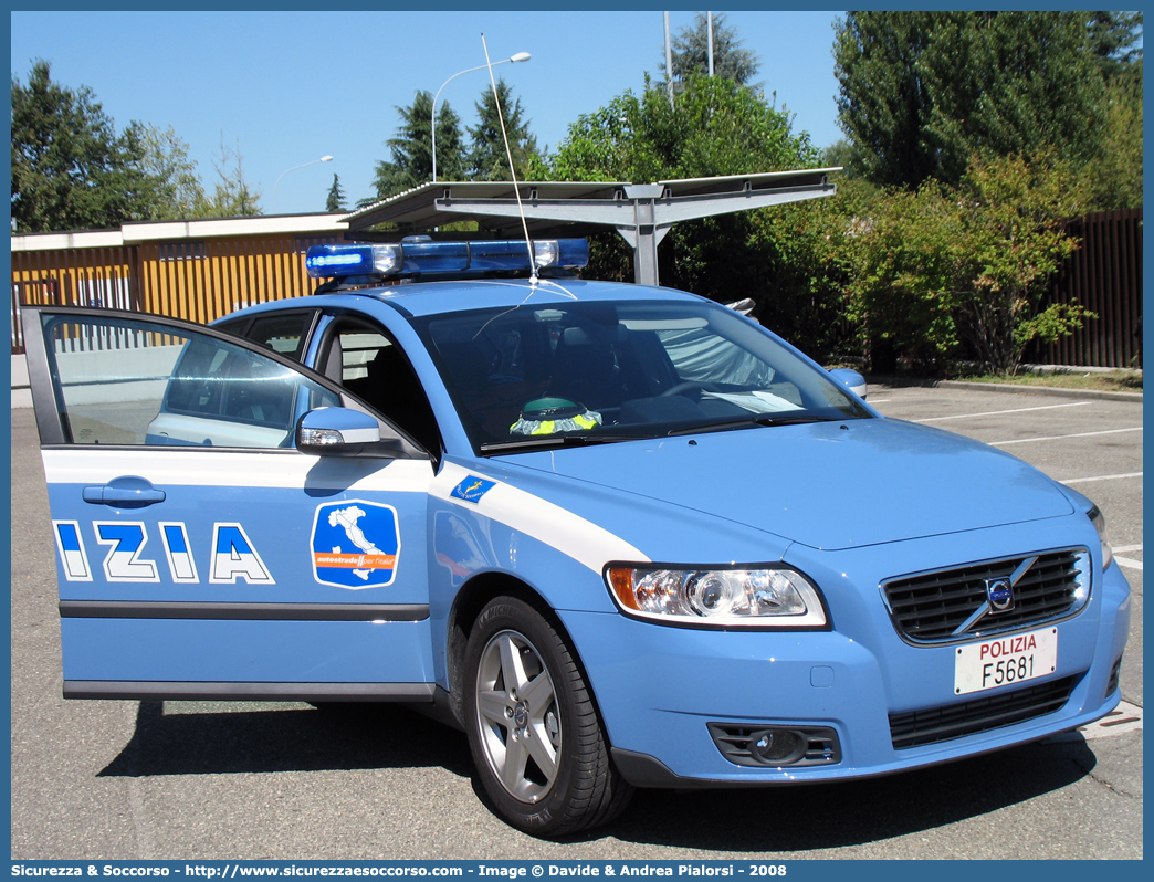 Polizia F5681
Polizia di Stato
Polizia Stradale
Autostrade per l'Italia S.p.A.
Volvo V50 II serie
Allestitore Focaccia Group S.r.l.
Parole chiave: Polizia di Stato;Polizia Stradale;Autostrade per l&#039;Italia S.p.A.;Autostrade S.p.A.;Autostrade;Italia;Volvo;V50;V 50;Focaccia