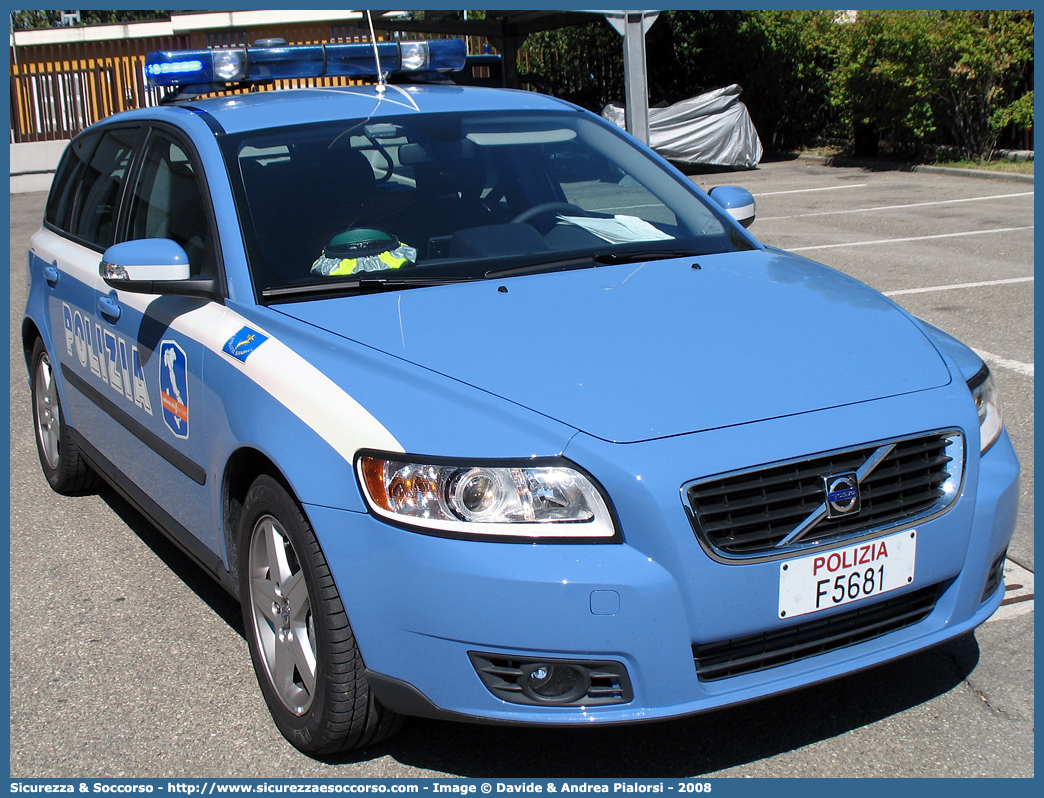 Polizia F5681
Polizia di Stato
Polizia Stradale
Autostrade per l'Italia S.p.A.
Volvo V50 II serie
Allestitore Focaccia Group S.r.l.
Parole chiave: Polizia di Stato;Polizia Stradale;Autostrade per l&#039;Italia S.p.A.;Autostrade S.p.A.;Autostrade;Italia;Volvo;V50;V 50;Focaccia