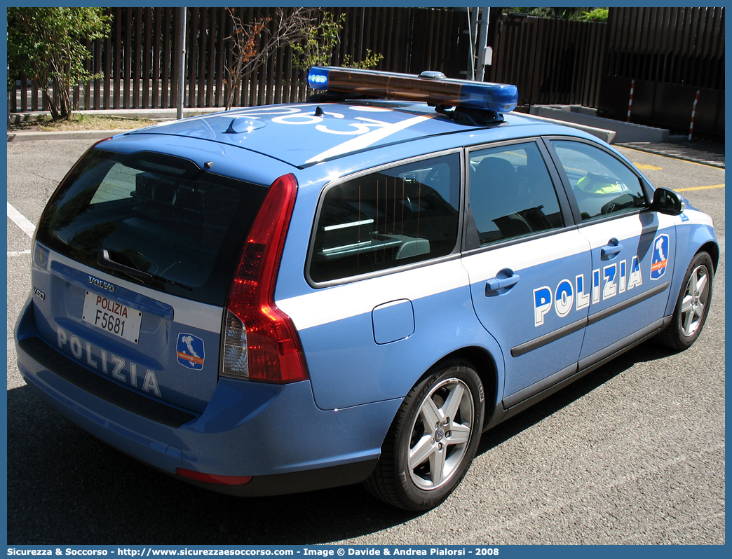 Polizia F5681
Polizia di Stato
Polizia Stradale
Autostrade per l'Italia S.p.A.
Volvo V50 II serie
Allestitore Focaccia Group S.r.l.
Parole chiave: Polizia di Stato;Polizia Stradale;Autostrade per l&#039;Italia S.p.A.;Autostrade S.p.A.;Autostrade;Italia;Volvo;V50;V 50;Focaccia