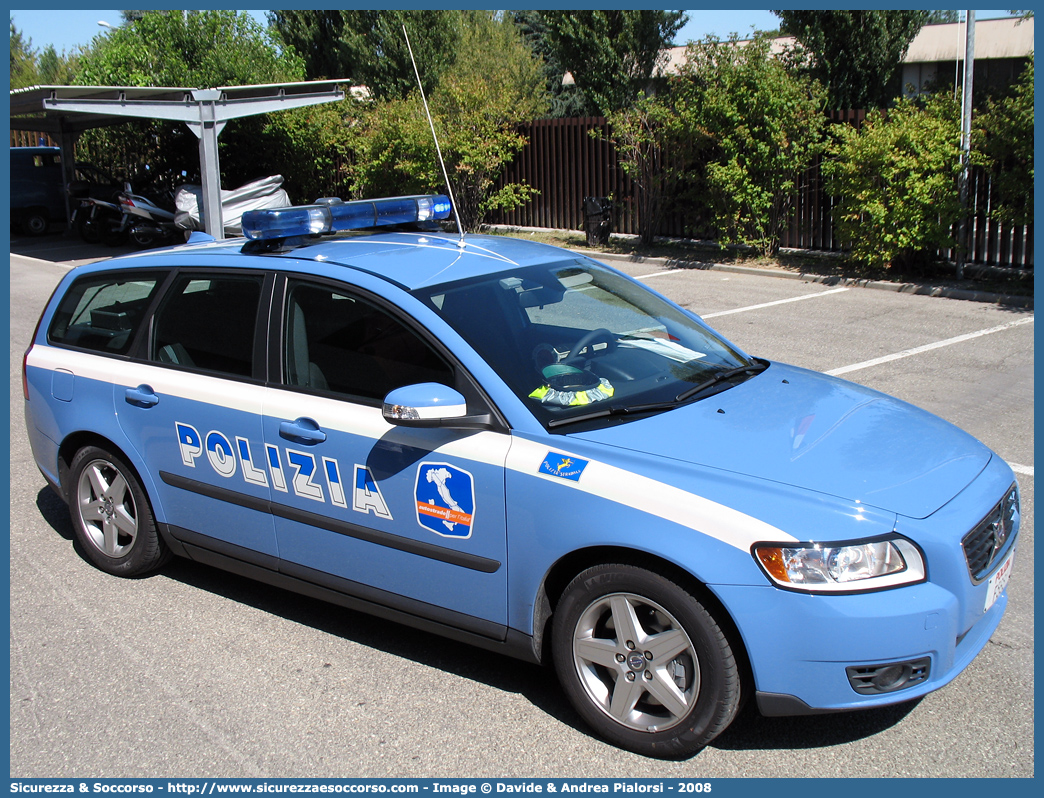 Polizia F5681
Polizia di Stato
Polizia Stradale
Autostrade per l'Italia S.p.A.
Volvo V50 II serie
Allestitore Focaccia Group S.r.l.
Parole chiave: Polizia di Stato;Polizia Stradale;Autostrade per l&#039;Italia S.p.A.;Autostrade S.p.A.;Autostrade;Italia;Volvo;V50;V 50;Focaccia