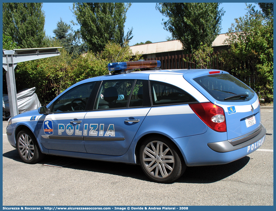 Polizia F5652
Polizia di Stato
Polizia Stradale
Autostrade per l'Italia S.p.A.
Renault GrandTour restyling
Parole chiave: Polizia di Stato;Polizia Stradale;Autostrade per l'Italia S.p.A.;Autostrade S.p.A.;Autostrade;Italia;Renault;GrandTour