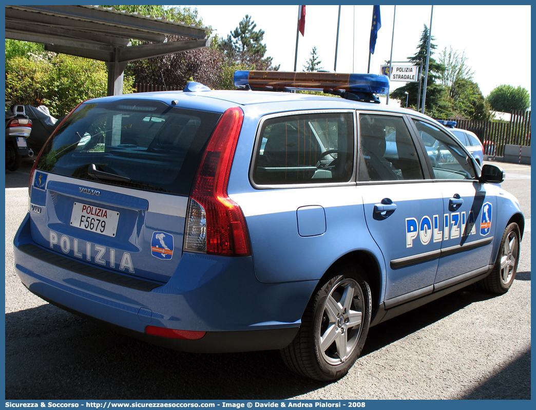 Polizia F5679
Polizia di Stato
Polizia Stradale
Autostrade per l'Italia S.p.A.
Volvo V50 II serie
Allestitore Focaccia Group S.r.l.
Parole chiave: Polizia di Stato;Polizia Stradale;Autostrade per l&#039;Italia S.p.A.;Autostrade S.p.A.;Autostrade;Italia;Volvo;V50;V 50;Focaccia