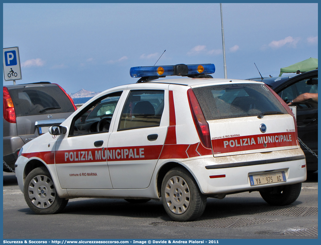 Polizia Locale YA975AG
Polizia Municipale
Comune di Rio Marina
Fiat Punto III serie restyling
Allestitore Ciabilli S.r.l.
Parole chiave: Polizia;Locale;Municipale;Rio Marina;Fiat;Punto;Ciabilli;YA975AG;YA 975 AG