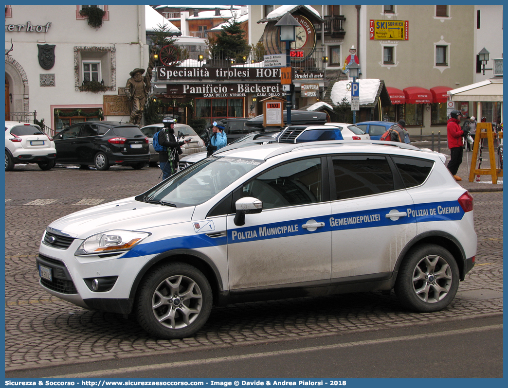 Polizia Locale YA914AC
Polizia Municipale
Comune di Ortisei
Ford Kuga I serie
Parole chiave: Polizia;Locale;Municipale;Polizai;Chemun;Gemeindepolizei;Ortisei;St.;Ulrich;Urtijei;Ford;Kuga;YA914AC;YA 914 AC