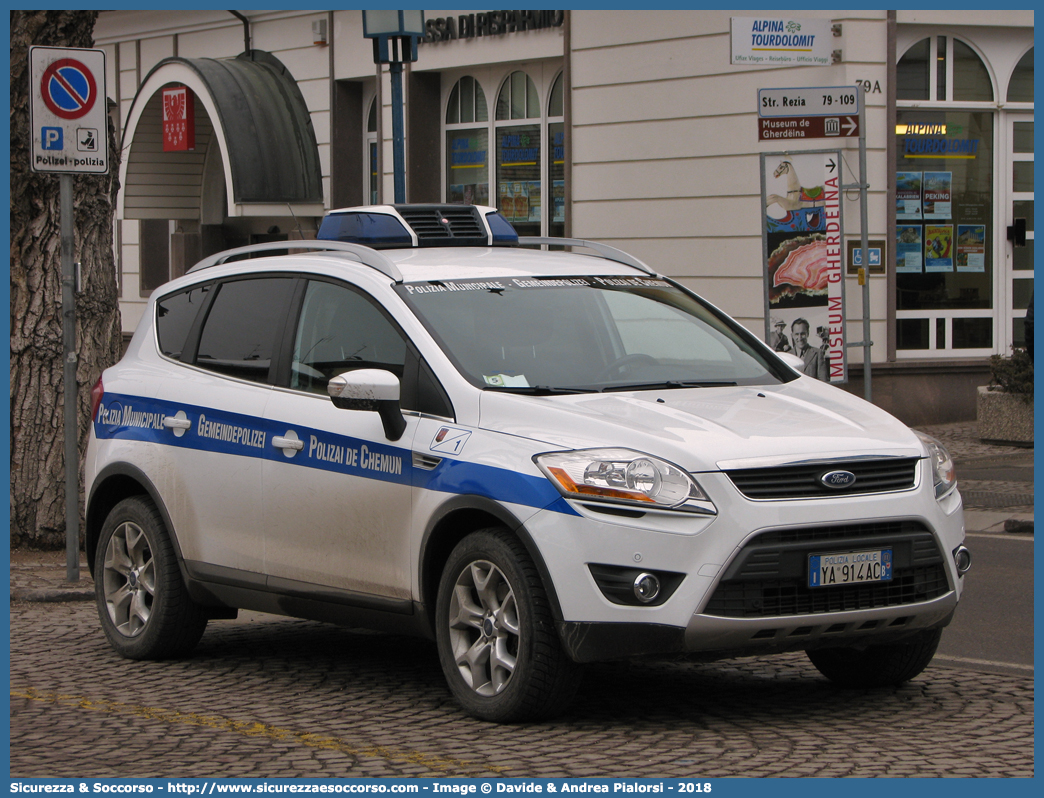 Polizia Locale YA914AC
Polizia Municipale
Comune di Ortisei
Ford Kuga I serie
Parole chiave: Polizia;Locale;Municipale;Polizai;Chemun;Gemeindepolizei;Ortisei;St.;Ulrich;Urtijei;Ford;Kuga;YA914AC;YA 914 AC