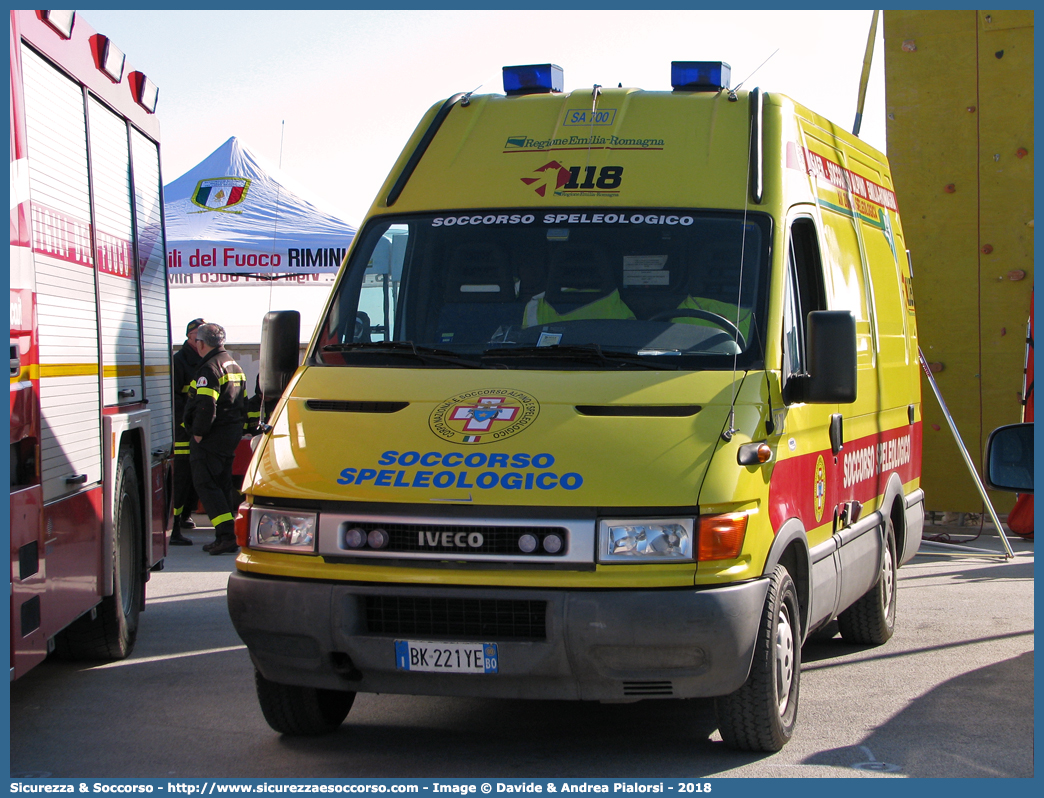 SA 700
Corpo Nazionale
Soccorso Alpino e Speleologico
Zona Speleologica
XII Emilia Romagna
Iveco Daily III serie
Allestitore Vision S.r.l.
(variante)
Parole chiave: CNSAS;C.N.S.A.S.;Corpo;Nazionale;Soccorso;Alpino;Speleologico;Emilia;Romagna;SAER;S.A.E.R.;Iveco;Daily