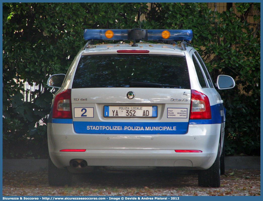 Polizia Locale YA352AD
Polizia Municipale
Comune di Vipiteno
Skoda Octavia Wagon III serie
Allestitore Focaccia Group S.r.l.
Parole chiave: Polizia;Locale;Municipale;Stadt;Polizei;Stadtpolizei;Vipiteno;Sterzing;Skoda;Octavia;SW;S.W.;Station;Wagon;Focaccia;YA352AD;YA 352 AD