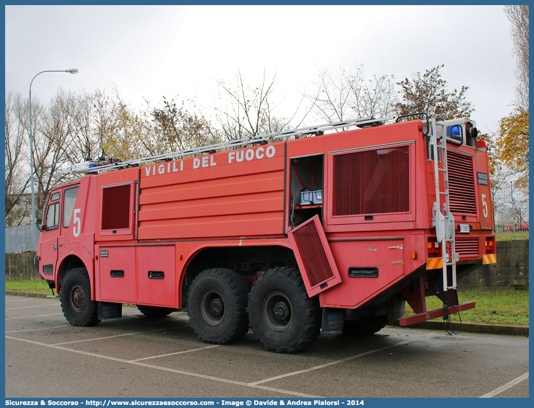 VF 18657
Corpo Nazionale Vigili del Fuoco
Nucleo Aeroportuale
Iveco Magirus Tucano
Parole chiave: Corpo;Nazionale;Vigili del Fuoco;Vigili;Fuoco;Iveco;Magirus;Tucano;Aeroportuale