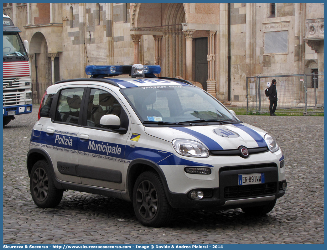 -
Polizia Municipale
Comune di Modena
Fiat Nuova Panda 4x4 II serie
Allestitore Bertazzoni S.r.l.
Parole chiave: Polizia;Locale;Municipale;Modena;Fiat;Nuova Panda;4x4;4 x 4;Bertazzoni