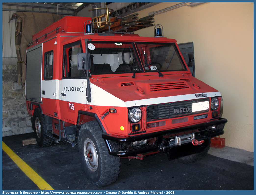 VF 17945
Corpo Nazionale Vigili del Fuoco
Iveco 40-10WM
Allestitore Iveco Magirus
Parole chiave: VF;V.F.;VVF;V.V.F.;Corpo;Nazionale;Vigili;del;Fuoco;Polisoccorso;Iveco;40-10WM;40;10;WM;VM90;VM 90;Magirus