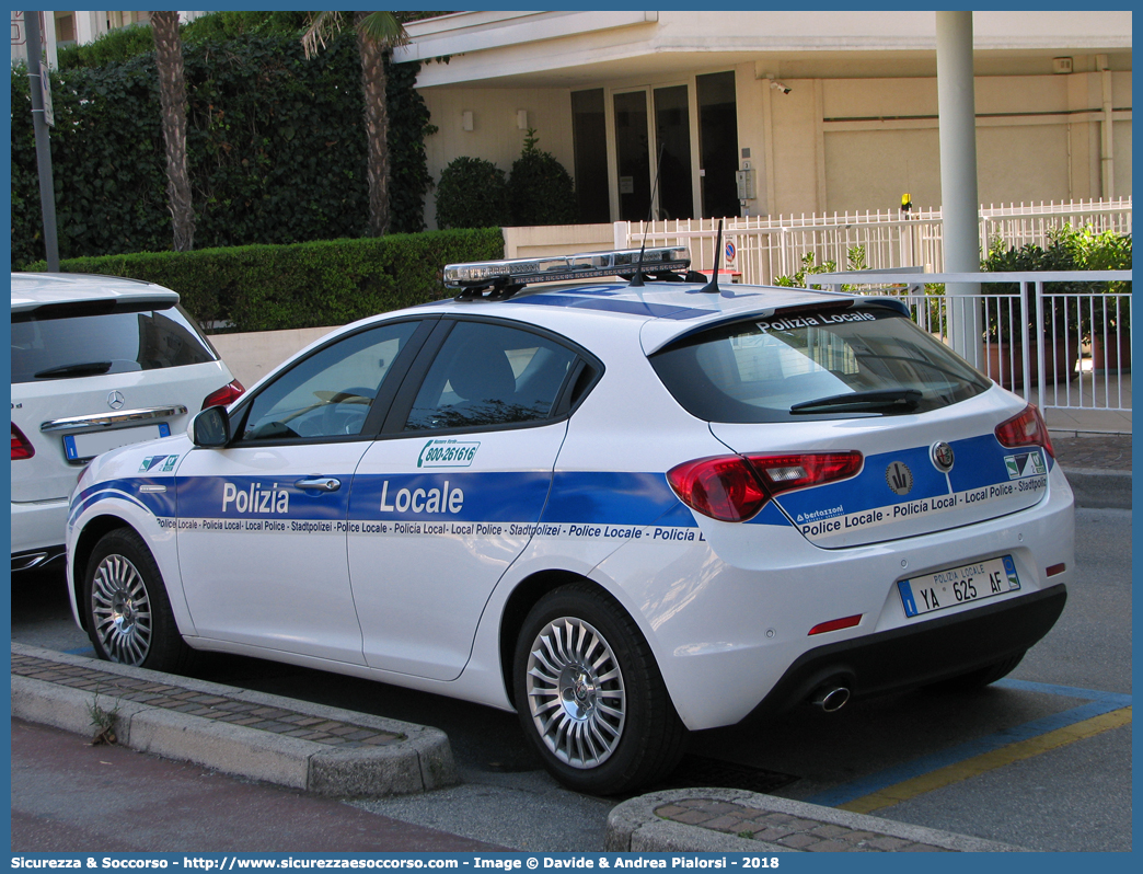 Polizia Locale YA625AF
Polizia Locale
Comune di Valsamoggia
Alfa Romeo Nuova Giulietta
I serie II restyling
Allestimento Bertazzoni S.r.l.
Parole chiave: Polizia;Locale;Municipale;Valsamoggia;Alfa Romeo;Nuova Giulietta;Bertazzoni;YA625AF;YA 625 AF