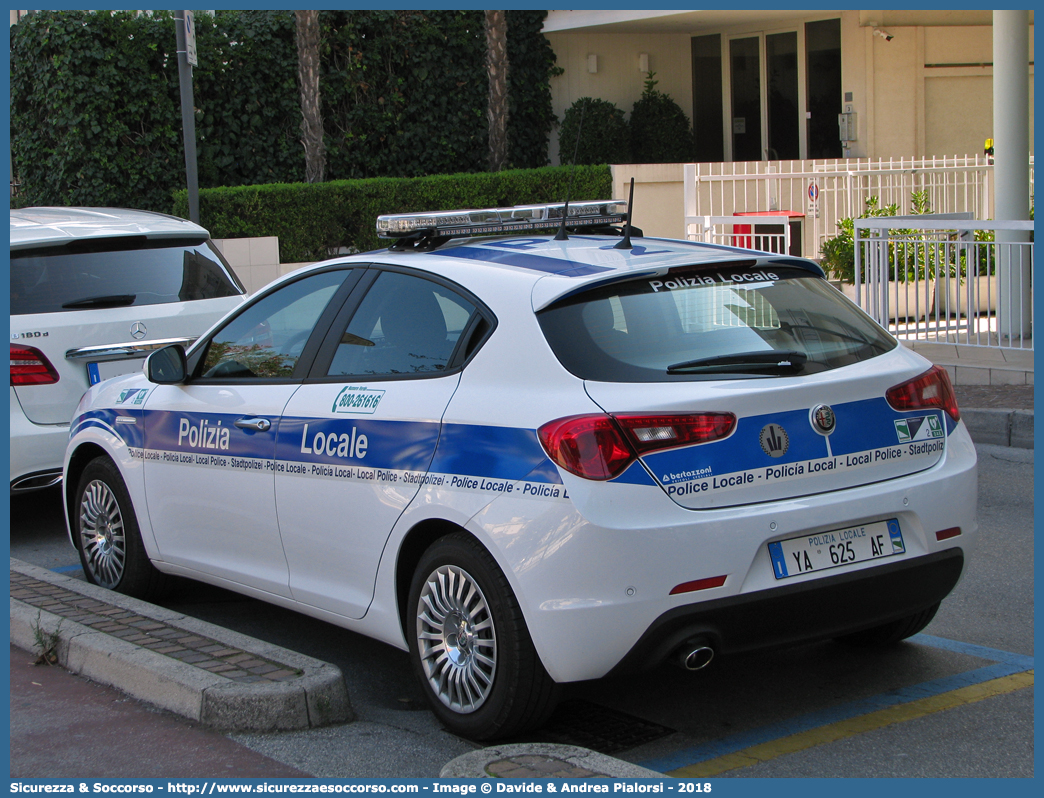 Polizia Locale YA625AF
Polizia Locale
Comune di Valsamoggia
Alfa Romeo Nuova Giulietta
I serie II restyling
Allestimento Bertazzoni S.r.l.
Parole chiave: Polizia;Locale;Municipale;Valsamoggia;Alfa Romeo;Nuova Giulietta;Bertazzoni;YA625AF;YA 625 AF