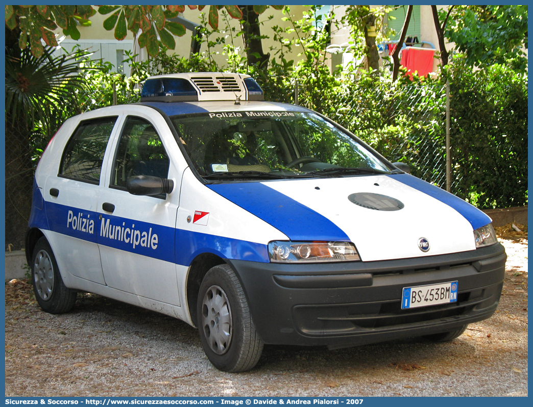 -
Polizia Municipale
Comune di Rimini
Fiat Punto II serie
Parole chiave: Polizia;Locale;Municipale;Rimini;Fiat;Punto