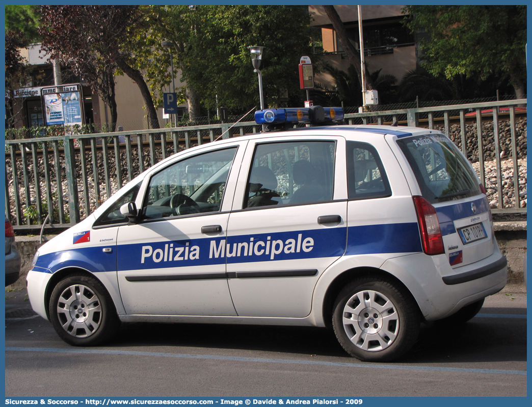 -
Polizia Municipale
Comune di Molinella
Fiat Idea
Allestitore Bertazzoni S.r.l.
Parole chiave: Polizia;Locale;Municipale;Molinella;Fiat;Idea;Bertazzoni