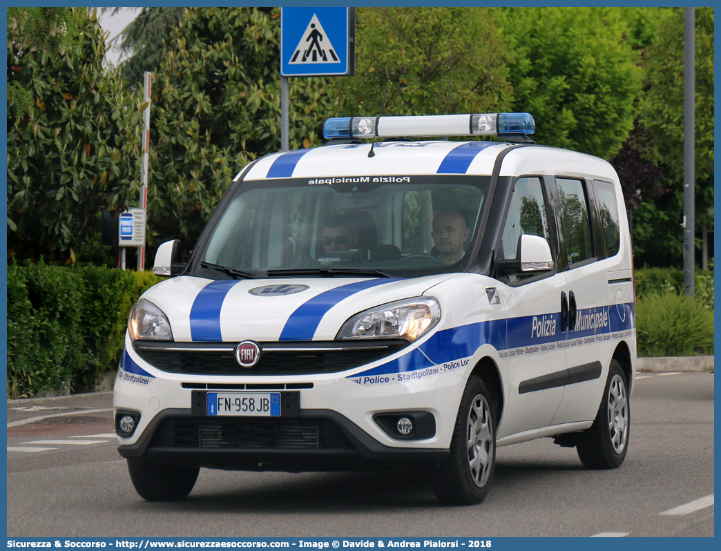 -
Polizia Municipale
Comune di Ferrara
Fiat Doblò II serie restyling
Allestitore Focaccia Group S.r.l.
Parole chiave: Polizia;Locale;Municipale;Ferrara;Fiat;Doblò;Doblo;Focaccia