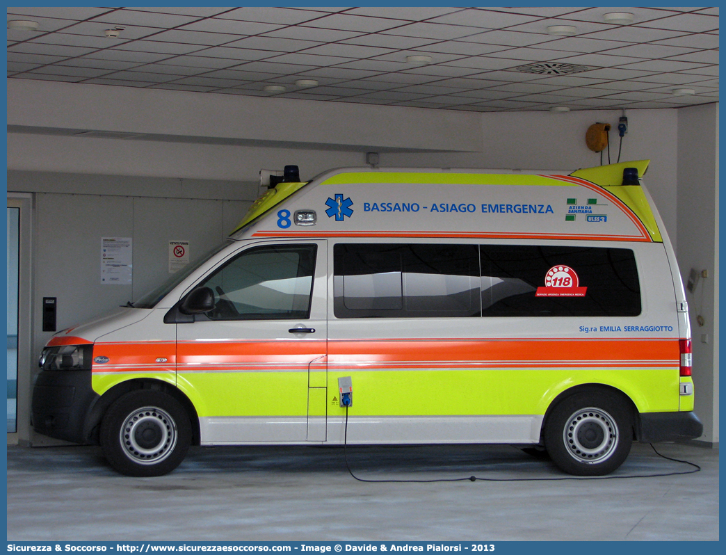 8
SUEM 118 Bassano Asiago
Azienda ULSS 7 - Pedemontana
Volkswagen Transporter T5 restyling
Allestitore Aricar S.p.A.
Parole chiave: 118;SUEM;S.U.E.M.;Bassano;Asiago;Vicenza;Ambulanza;Volkswagen;Transporter;T5;Aricar