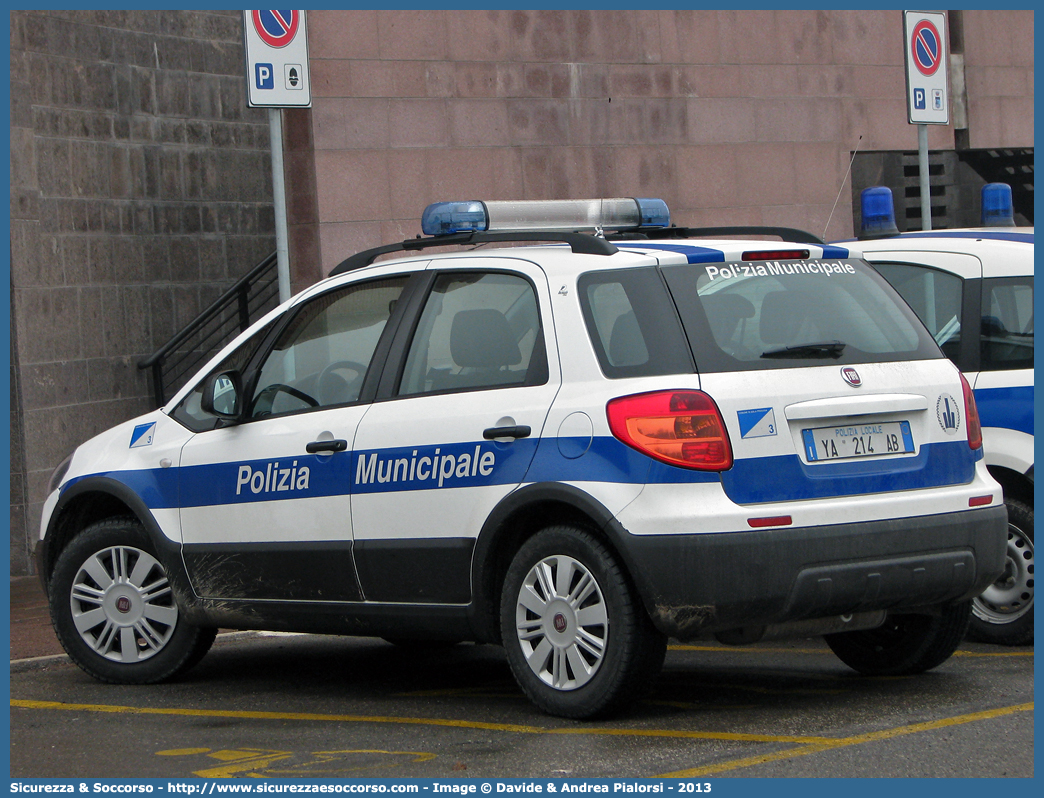 Polizia Locale YA214AB
Polizia Municipale
Comune di Zola Predosa
Fiat Sedici I serie
Allestitore Focaccia Group S.r.l.
Parole chiave: Polizia;Locale;Municipale;Zola Predosa;Fiat;Sedici;Focaccia;YA214AB;YA 214 AB