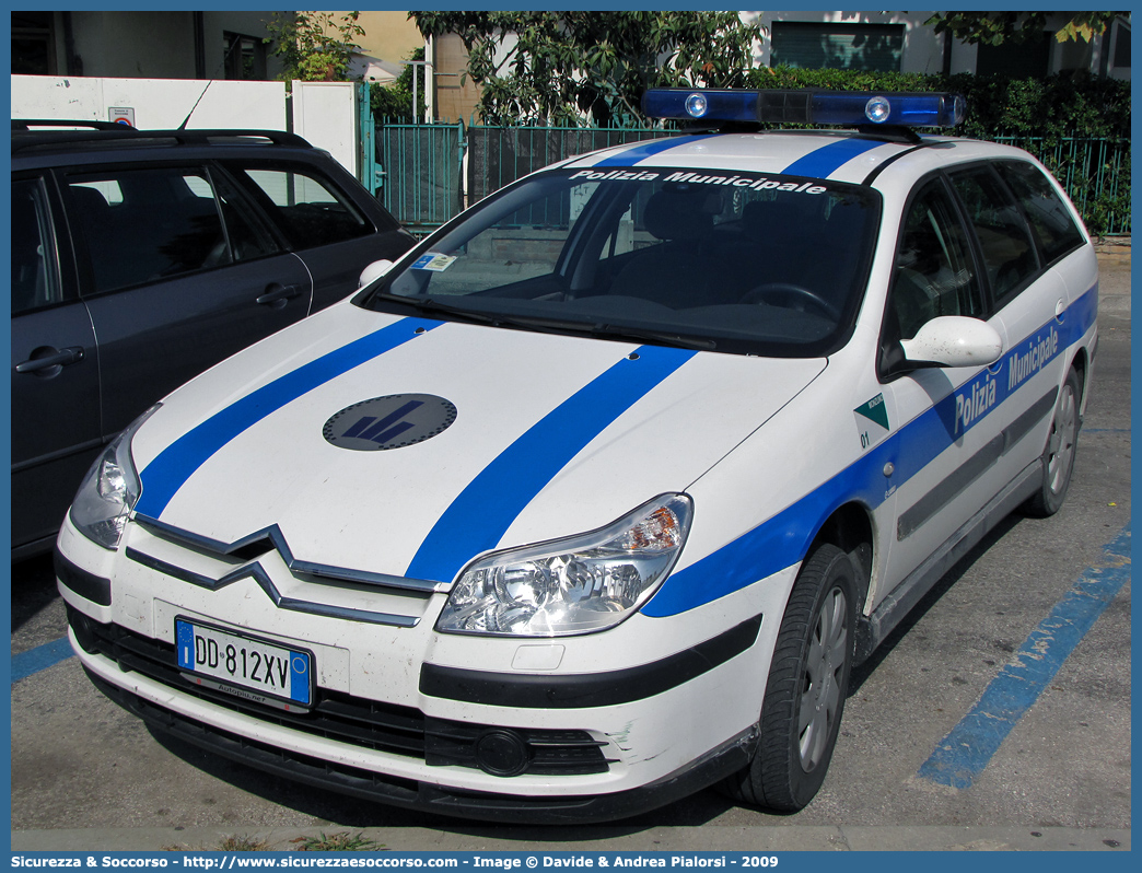 -
Polizia Municipale
Comune di Monzuno
Citroen C5 Break I serie restyling
Allestitore Ciabilli S.r.l.
Parole chiave: Polizia;Locale;Municipale;Monzuno;Citroen;C5;C 5;Break;Station;Wagon;Ciabilli