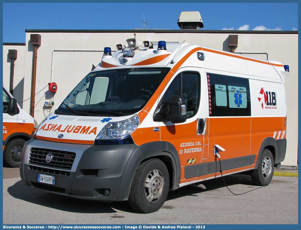 RA 12
118 Romagna Soccorso
Ambito Territoriale di Ravenna
Fiat Ducato III serie
Allestitore Aricar S.p.A.
Parole chiave: 118;Romagna;Ravenna;Soccorso;Ambulanza;Autoambulanza;Fiat;Ducato;X250;X 250;Aricar