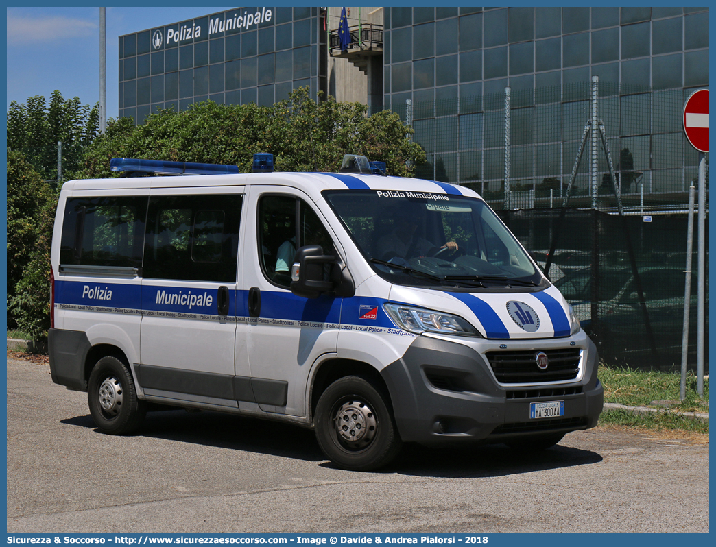 Polizia Locale YA300AA
Polizia Municipale
Unione Comuni della Romagna Forlivese
Fiat Ducato III serie restyling
Allestitore Focaccia Group S.r.l.
Parole chiave: Polizia;Locale;Municipale;Romagna;Forlivese;Bertinoro;Castrocaro Terme;Terra Sole;Civitella;Dovadola;Forlì;Forli;Forlimpopoli;Galeata;Meldola;Modigliana;Portico;San Benedetto;Predappio;Premilcuore;Rocca San Casciano;Santa Sofia;Tredozio;Ducato;X290;X 290