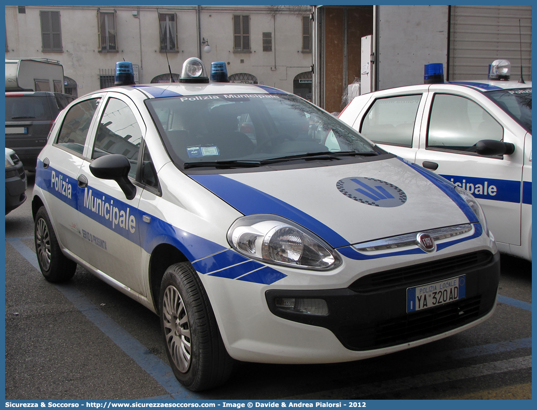 Polizia Locale YA320AD
Polizia Municipale
Unione Comuni della Bassa Romagna
Fiat Punto Evo
Allestitore Bertazzoni S.r.l.
Parole chiave: Polizia;Locale;Municipale;Bassa Romagna;Alfonsine;Bagnacavallo;Bagnara di Romagna;Conselice;Cotignola;Fusignano;Lugo;Massa Lombarda;Sant&#039;Agata sul Santerno;Sant Agata sul Santerno;Fiat;Punto;Evo;Bertazzoni;YA320AD;YA 320 AD