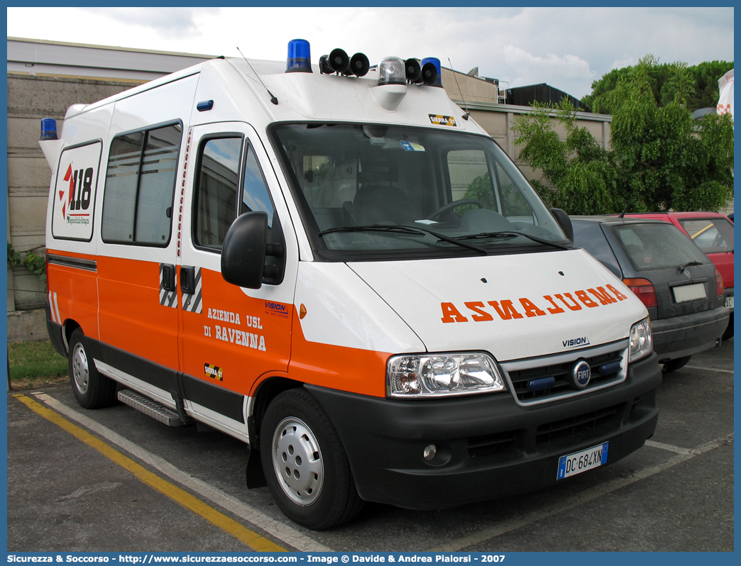 RA 21
118 Romagna Soccorso
Ambito Territoriale di Ravenna
Fiat Ducato II serie restyling
Allestitore Vision S.r.l.
Parole chiave: 118;Romagna;Ravenna;Soccorso;Ambulanza;Autoambulanza;Fiat;Ducato;Vision