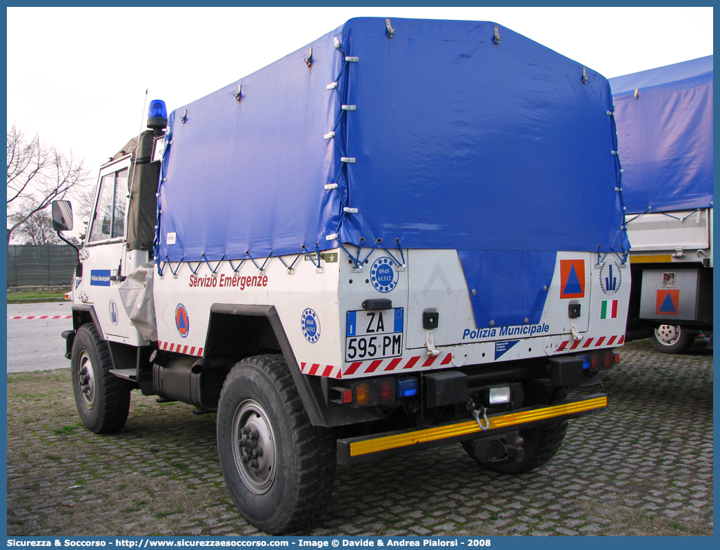 -
Polizia Municipale
Corpo Unico Bagnacavallo,
Cotignola e Fusignano
Iveco 35-10 4x4 I serie
Parole chiave: Polizia;Locale;Municipale;Bagnacavallo;Cotignola;Fusignano;Iveco;35-10;35 - 10;4x4;4 x 4;VM90;VM 90