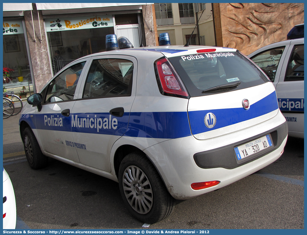 Polizia Locale YA320AD
Polizia Municipale
Unione Comuni della Bassa Romagna
Fiat Punto Evo
Allestitore Bertazzoni S.r.l.
Parole chiave: Polizia;Locale;Municipale;Bassa Romagna;Alfonsine;Bagnacavallo;Bagnara di Romagna;Conselice;Cotignola;Fusignano;Lugo;Massa Lombarda;Sant&#039;Agata sul Santerno;Sant Agata sul Santerno;Fiat;Punto;Evo;Bertazzoni;YA320AD;YA 320 AD