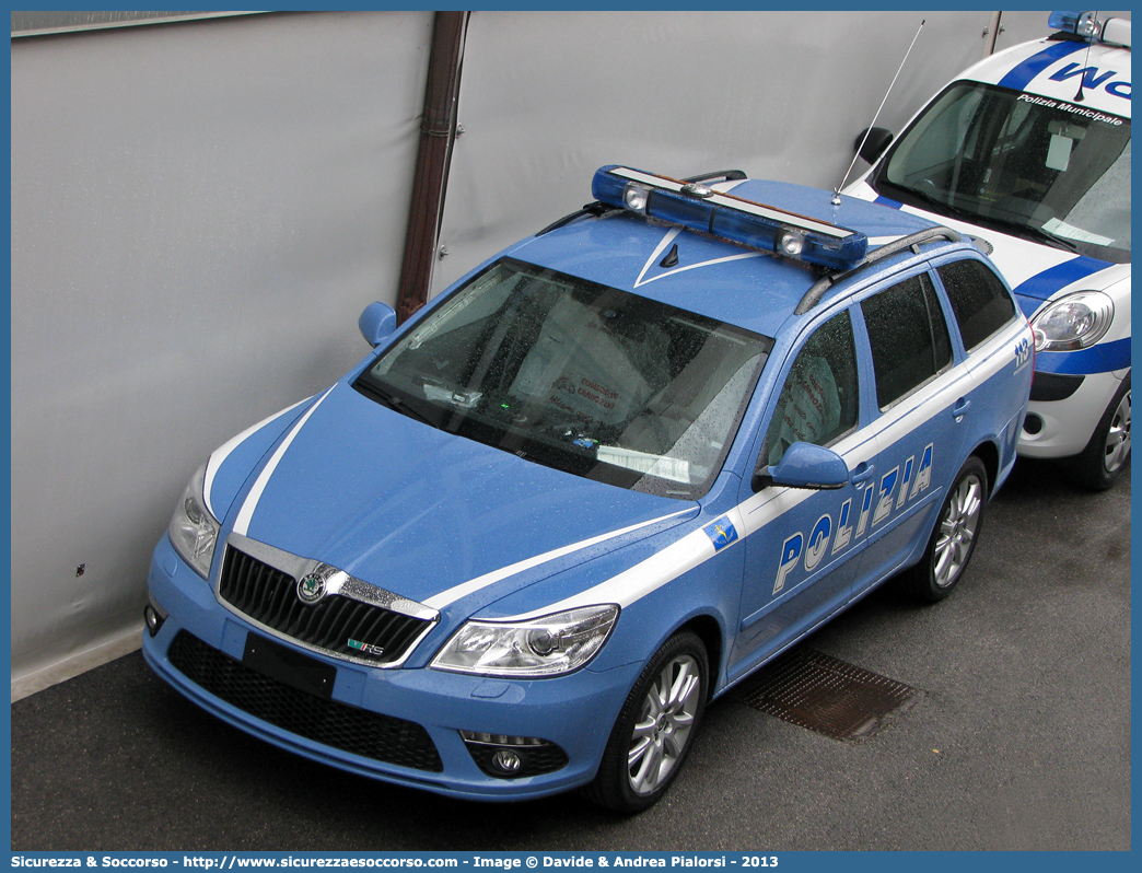 -
Polizia di Stato
Polizia Stradale
C.A.V. Concessioni
Autostradali Venete S.p.A.
Skoda Octavia Wagon RS III serie
Allestitore Focaccia Group S.r.l.
Parole chiave: Polizia di Stato;Polizia;PS;Polizia Stradale;Skoda;Octavia;Wagon;Station Wagon;SW;S.W.;RS