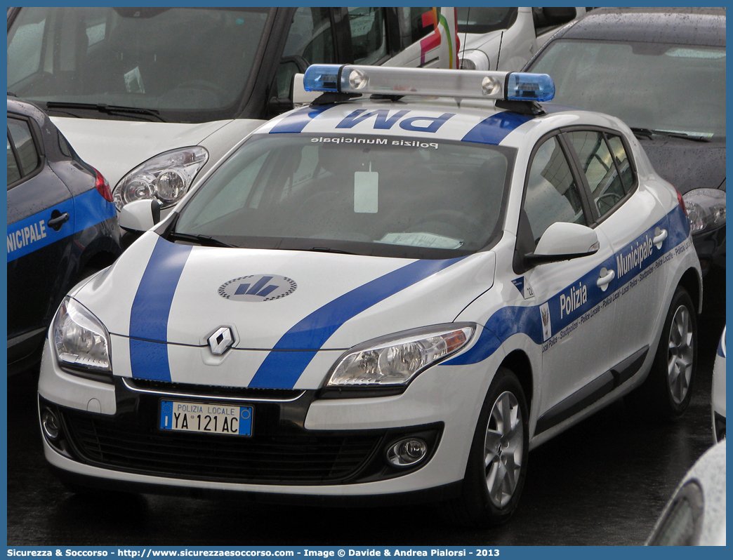 Polizia Locale YA121AC
Polizia Municipale
Associazione Intercomunale
Terre d'Acqua
Renault Megane IV serie
Allestitore Focaccia Group S.r.l.
Parole chiave: Polizia;Locale;Municipale;Terre d'Acqua;Terre;Acqua;Anzola dell’Emilia;Anzola Emilia;Calderara di Reno;Sala Bolognese;San Giovanni in Persiceto;Sant’Agata Bolognese;Sant Agata Bolognese;Renault;Megane;Focaccia;YA121AC;YA 121 AC