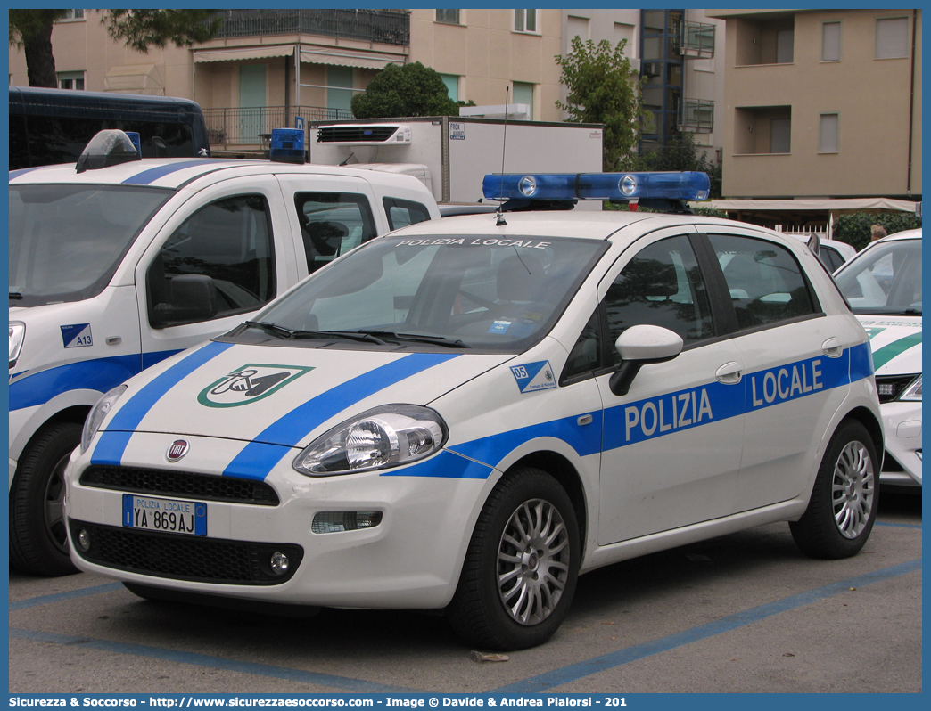 Polizia Locale YA869AJ
Polizia Locale
Comune di Numana
Fiat Punto IV serie
Allestitore Focaccia Group S.r.l.
Parole chiave: Polizia;Locale;Municipale;Numana;Fiat;Punto;Focaccia;YA869AJ;YA 869 AJ