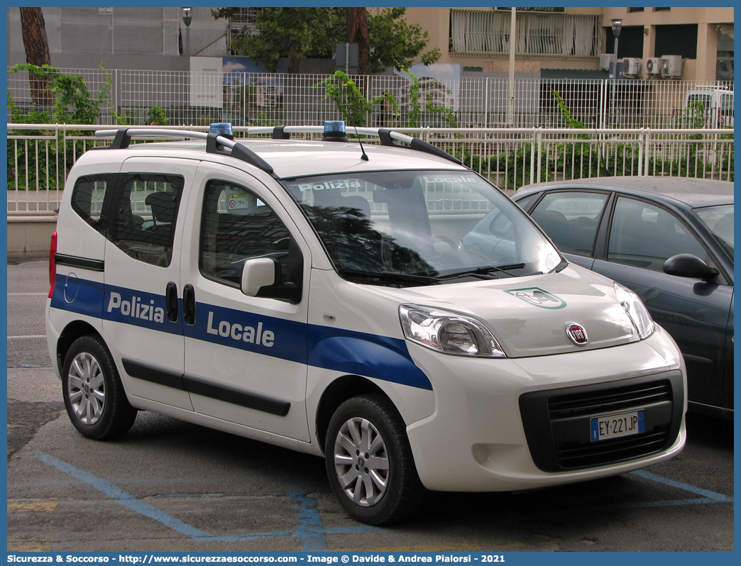 -
Polizia Locale
Unione Comuni
Castelbellino e Monte Roberto
Fiat Qubo
Parole chiave: Polizia;Locale;Municipale;Castelbellino;Monte Roberto;Fiat;Qubo