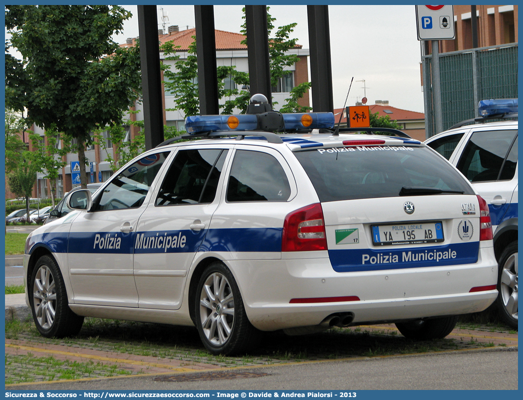 Polizia Locale YA195AB
Polizia Municipale
Comune di San Lazzaro di Savena
Skoda Octavia Wagon RS II serie
Allestitore Focaccia Group S.r.l.
Parole chiave: Polizia;Locale;Municipale;San Lazzaro di Savena;Skoda;Octavia;Wagon;RS;Focaccia;YA195AB;YA 195 AB