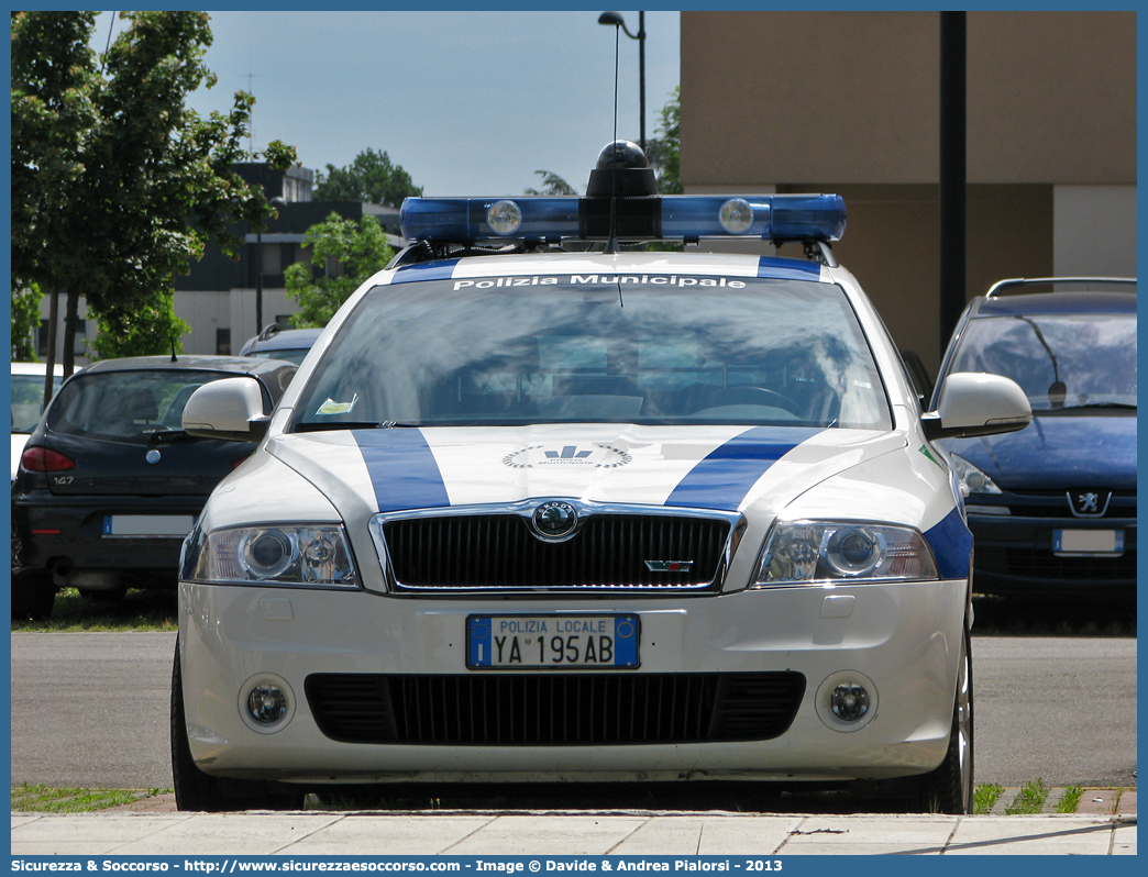 Polizia Locale YA195AB
Polizia Municipale
Comune di San Lazzaro di Savena
Skoda Octavia Wagon RS II serie
Allestitore Focaccia Group S.r.l.
Parole chiave: Polizia;Locale;Municipale;San Lazzaro di Savena;Skoda;Octavia;Wagon;RS;Focaccia;YA195AB;YA 195 AB