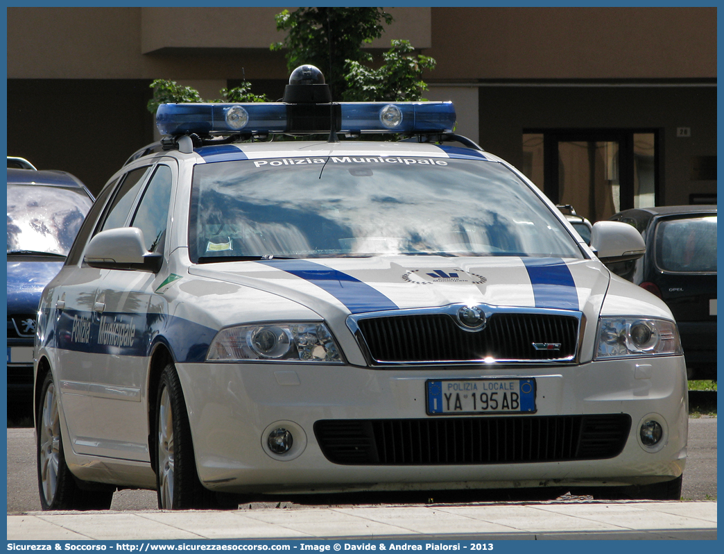 Polizia Locale YA195AB
Polizia Municipale
Comune di San Lazzaro di Savena
Skoda Octavia Wagon RS II serie
Allestitore Focaccia Group S.r.l.
Parole chiave: Polizia;Locale;Municipale;San Lazzaro di Savena;Skoda;Octavia;Wagon;RS;Focaccia;YA195AB;YA 195 AB