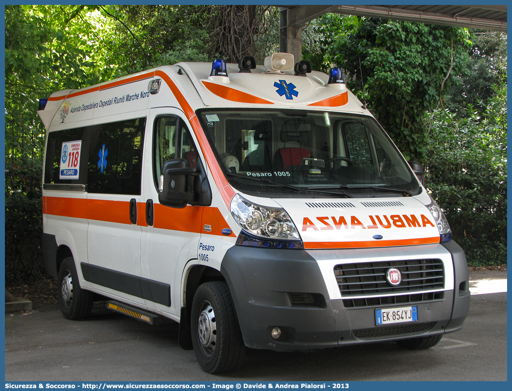 Pesaro 1005
118 Pesaro Soccorso
Azienda Ospedaliera
Ospedali Riuniti Marche Nord
Fiat Ducato III serie
Allestitore Aricar S.p.A.
Parole chiave: 118;Pesaro;Soccorso;Ambulanza;Fiat;Ducato;X250;Aricar;1005