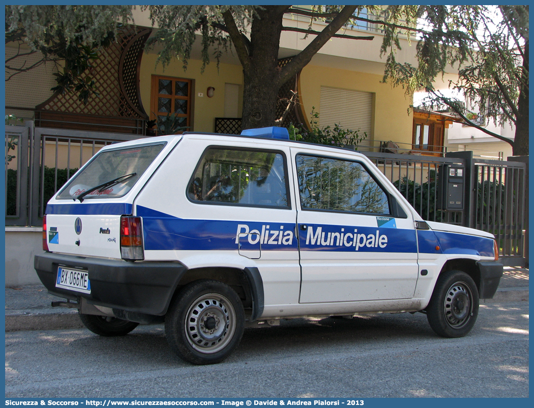 -
Polizia Municipale
Comune di Riccione
Fiat Panda II serie
Parole chiave: Polizia;Municipale;Locale;Riccione;Fiat;Panda